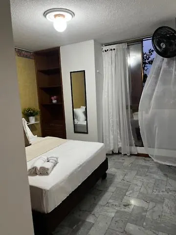 Habitacion Bano Privado Y Parqueadero Sur Cali公寓